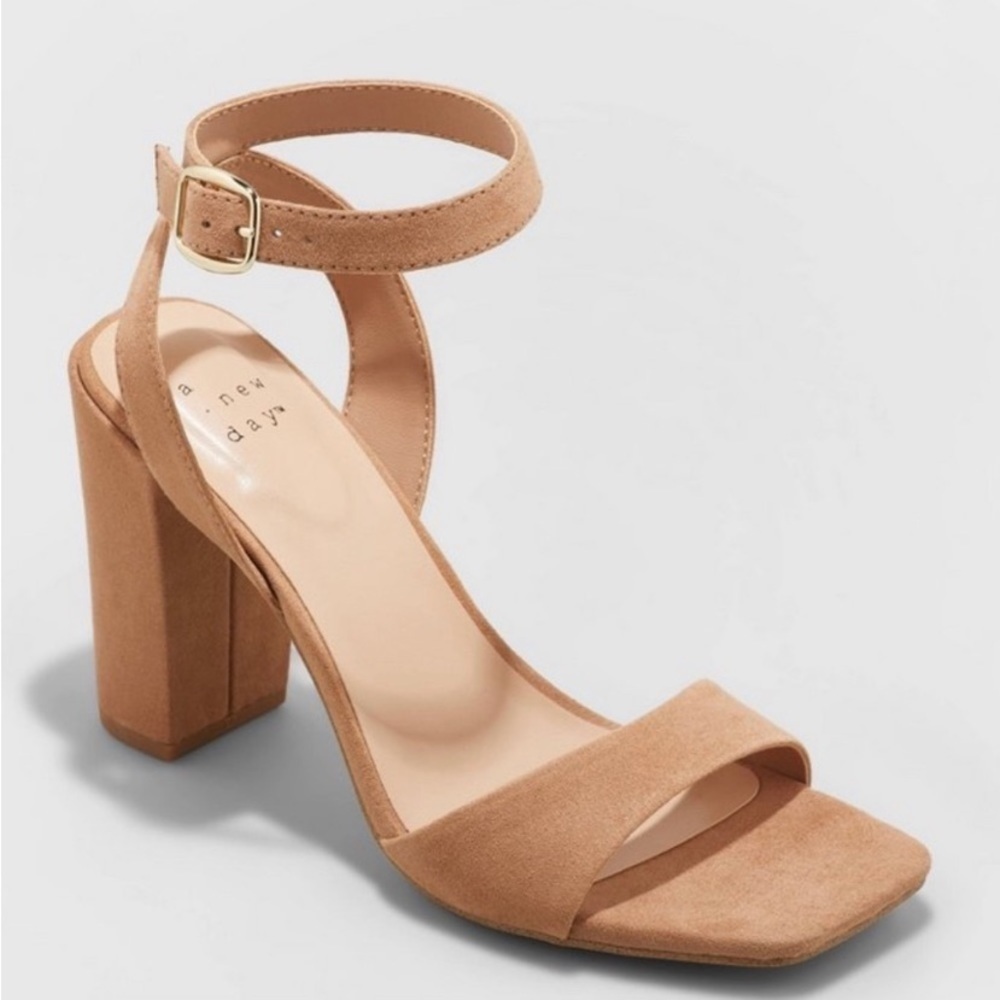 A new day sal heels light beige nwt